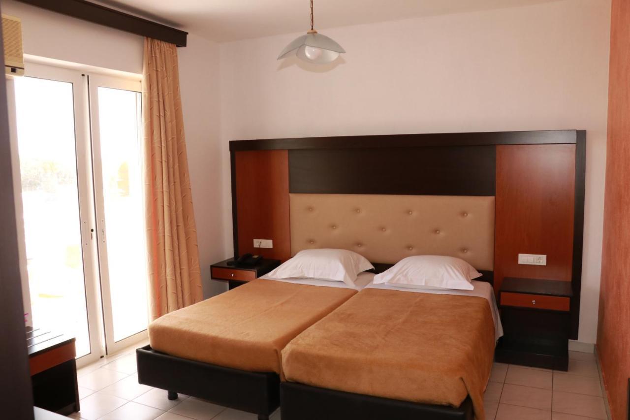 Corali Hotel Tigkaki  Ngoại thất bức ảnh