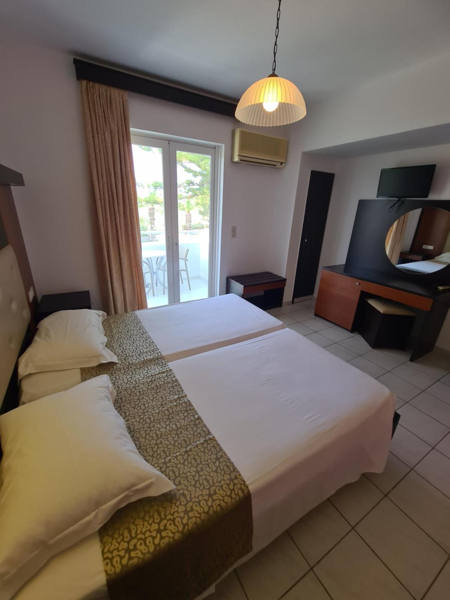 Corali Hotel Tigkaki  Ngoại thất bức ảnh