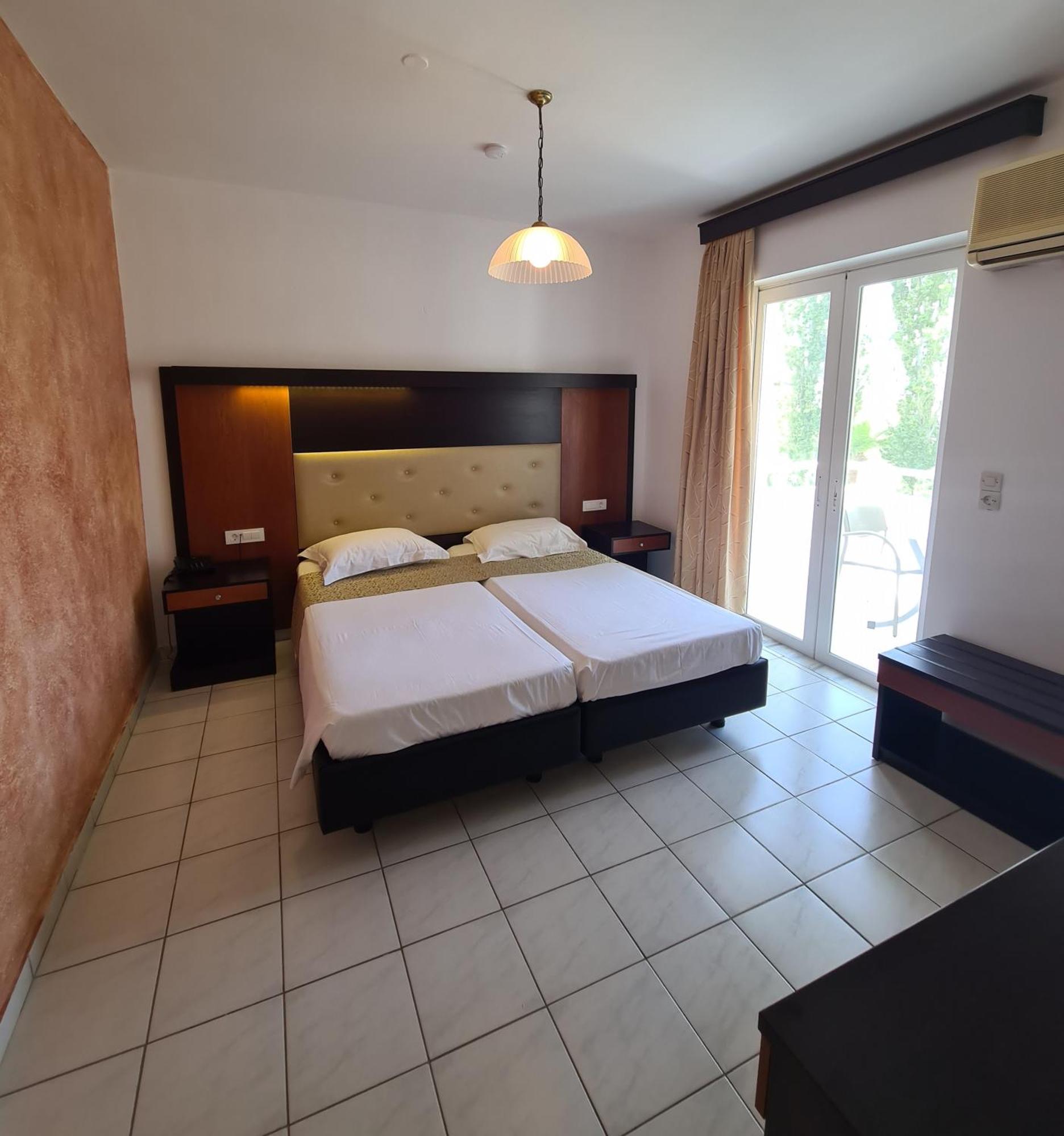 Corali Hotel Tigkaki  Ngoại thất bức ảnh